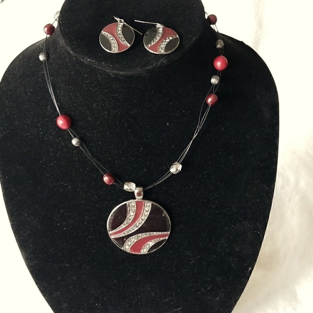 Necklace and earring set